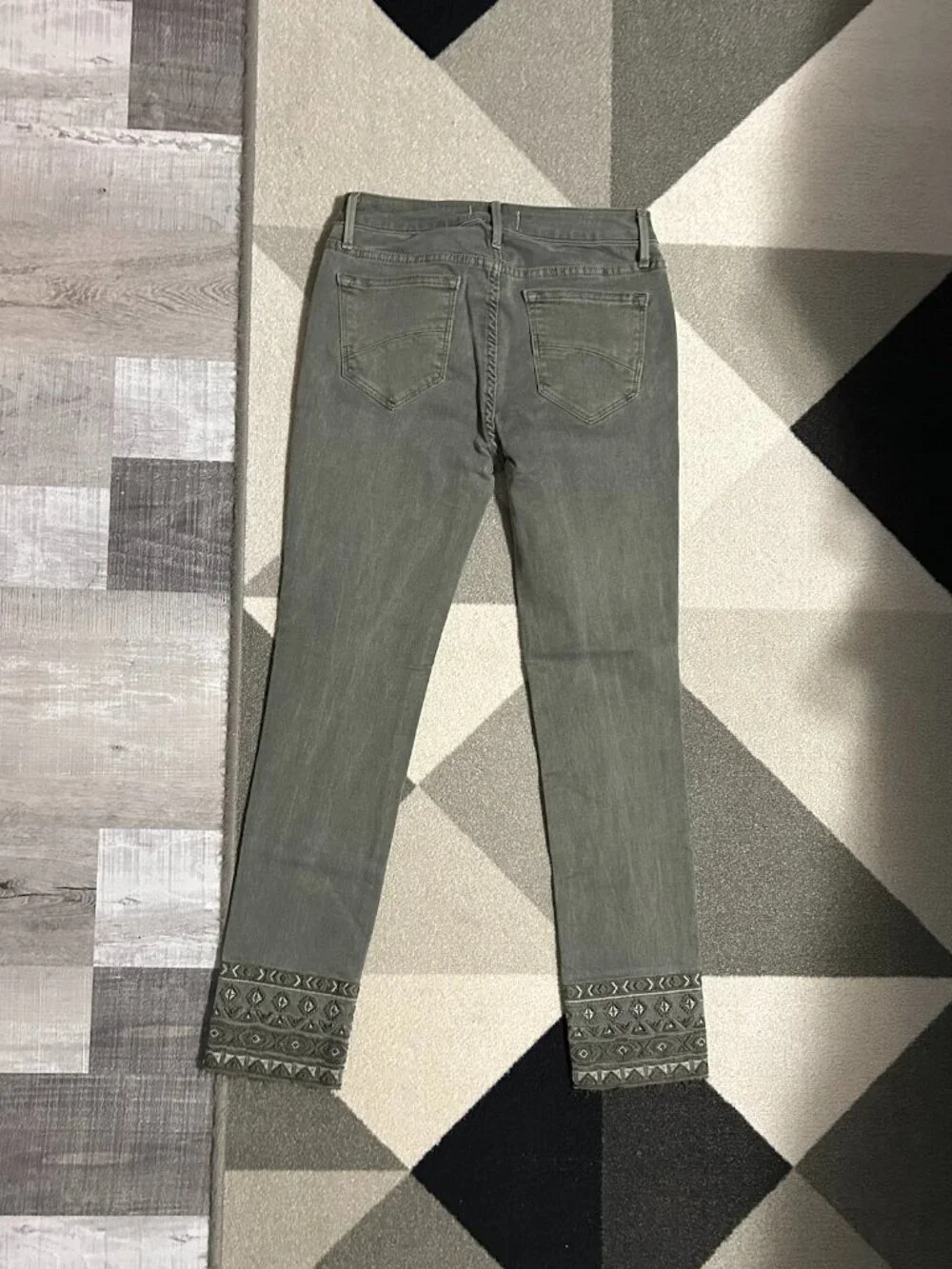 DRIFTWOOD Olive Aztec Embroidered Hem Skinny Ankle Jeans Women's Size 26 - Picture 7 of 11